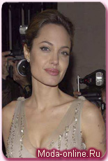 Известный дизайнерский бренд отказался от услуг Анджелины Джоли