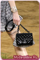 Десятки дизайнерских сумочек были украдены из лондонского бутика Chanel 